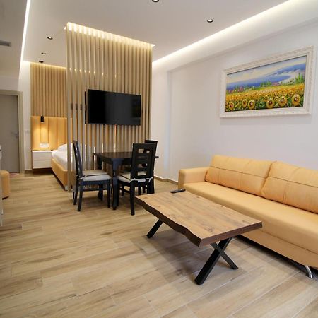 Alis Apartments Sarande Bagian luar foto