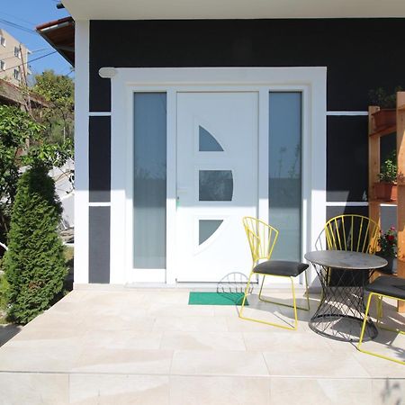 Alis Apartments Sarande Bagian luar foto