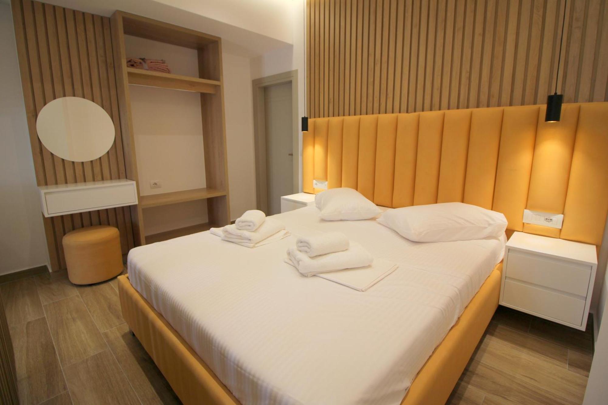 Alis Apartments Sarande Bagian luar foto