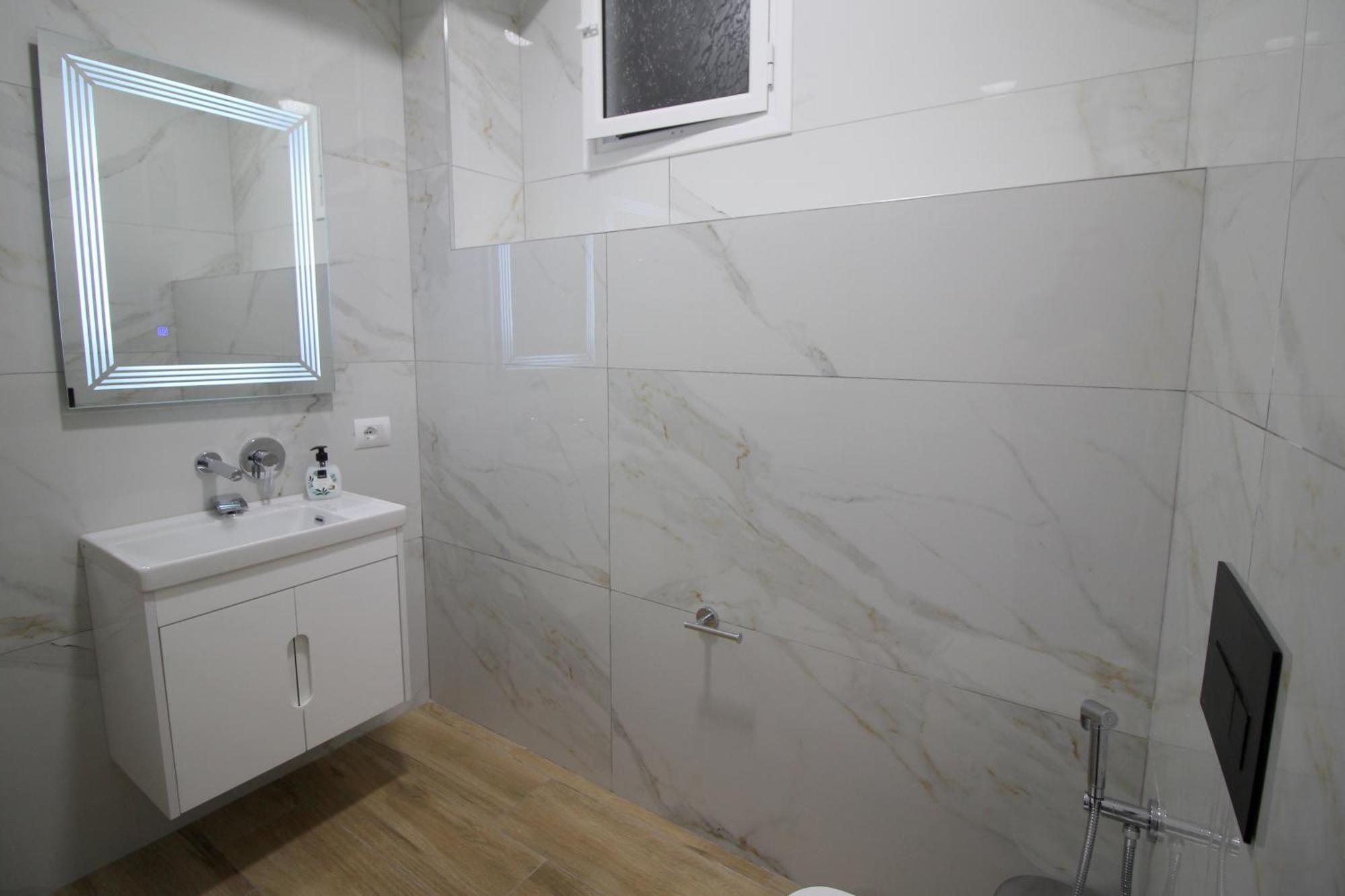 Alis Apartments Sarande Bagian luar foto