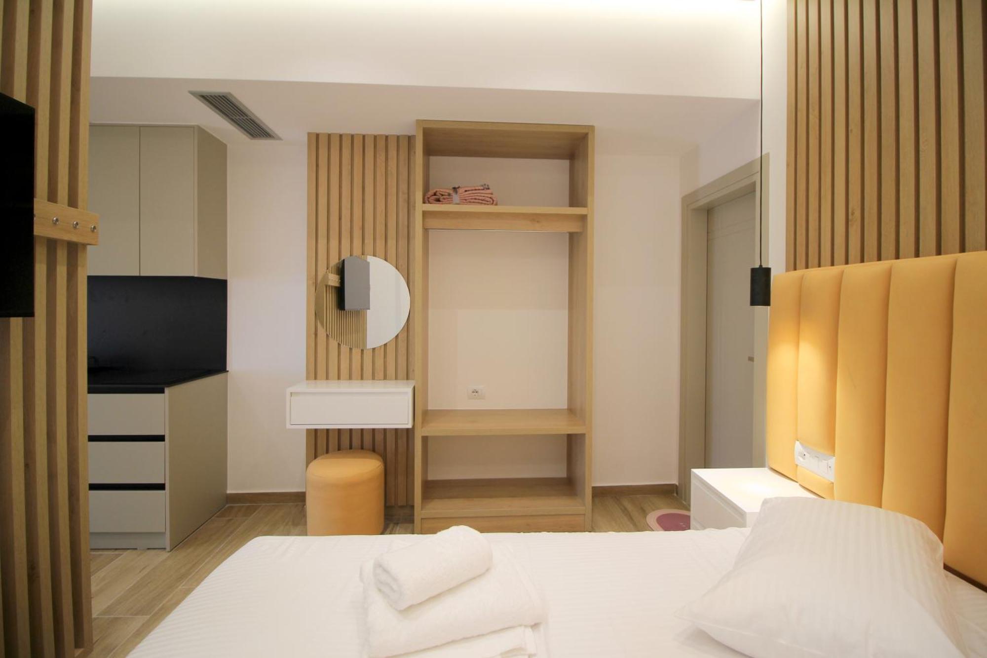 Alis Apartments Sarande Bagian luar foto