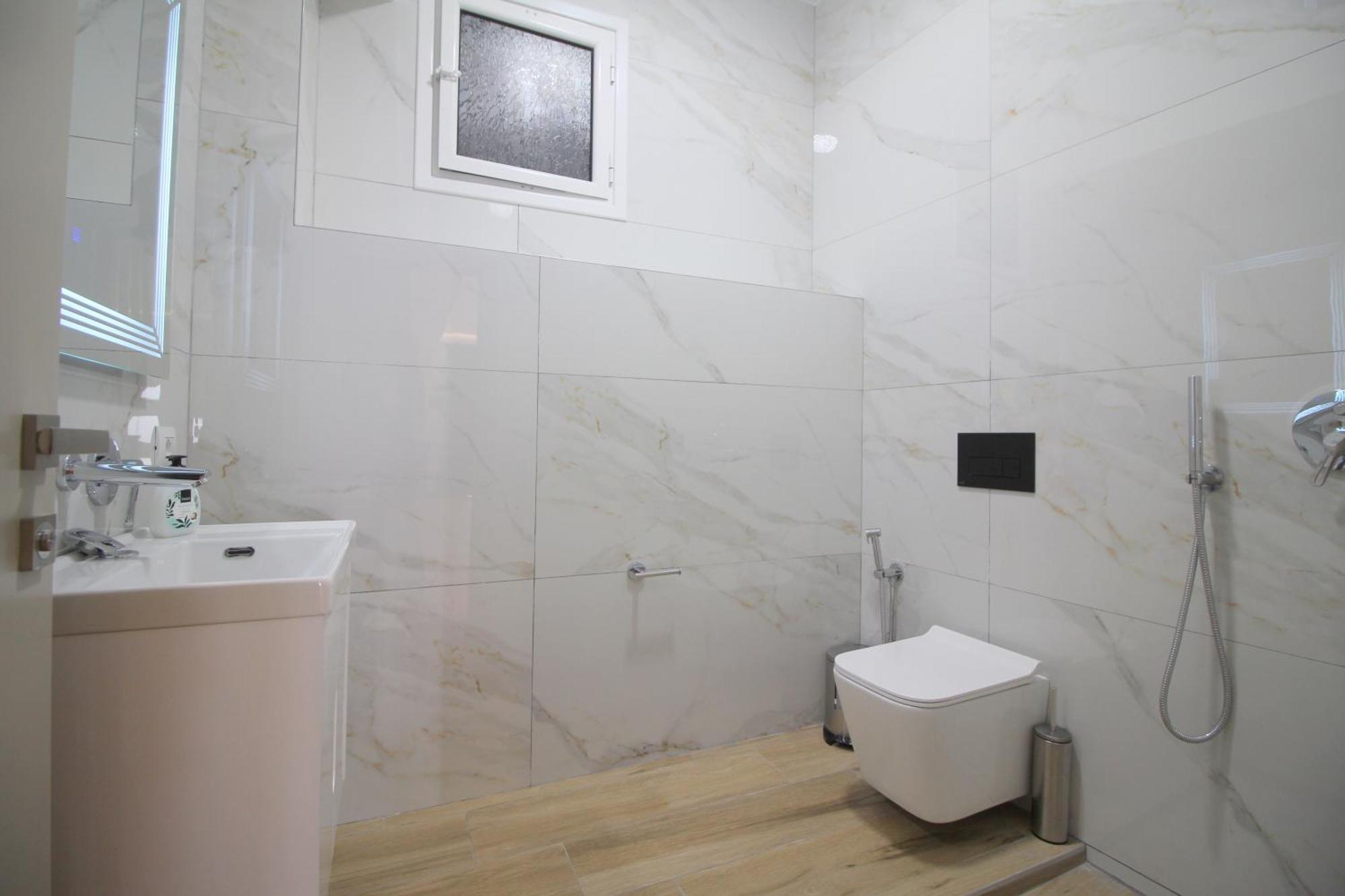 Alis Apartments Sarande Bagian luar foto