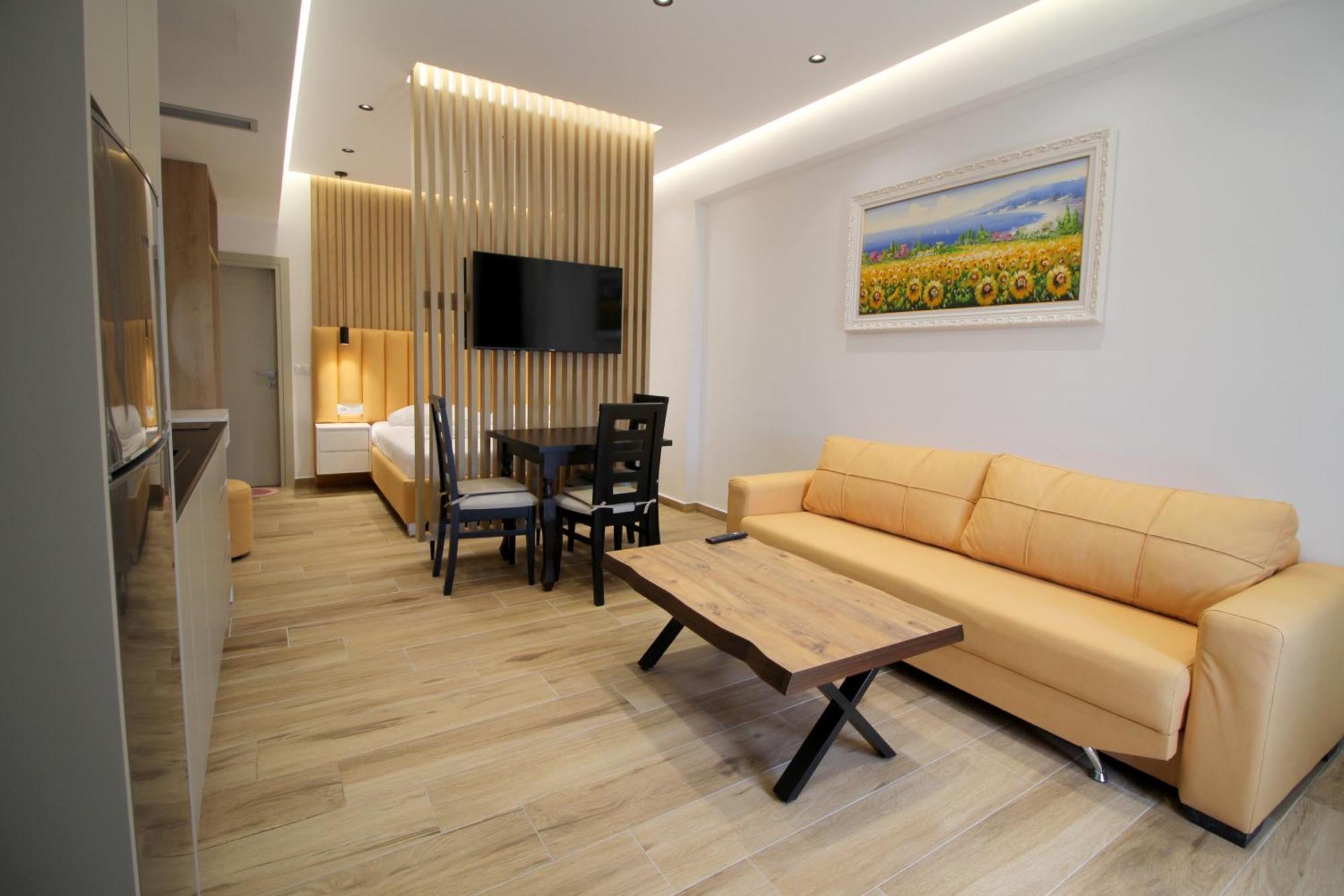 Alis Apartments Sarande Bagian luar foto