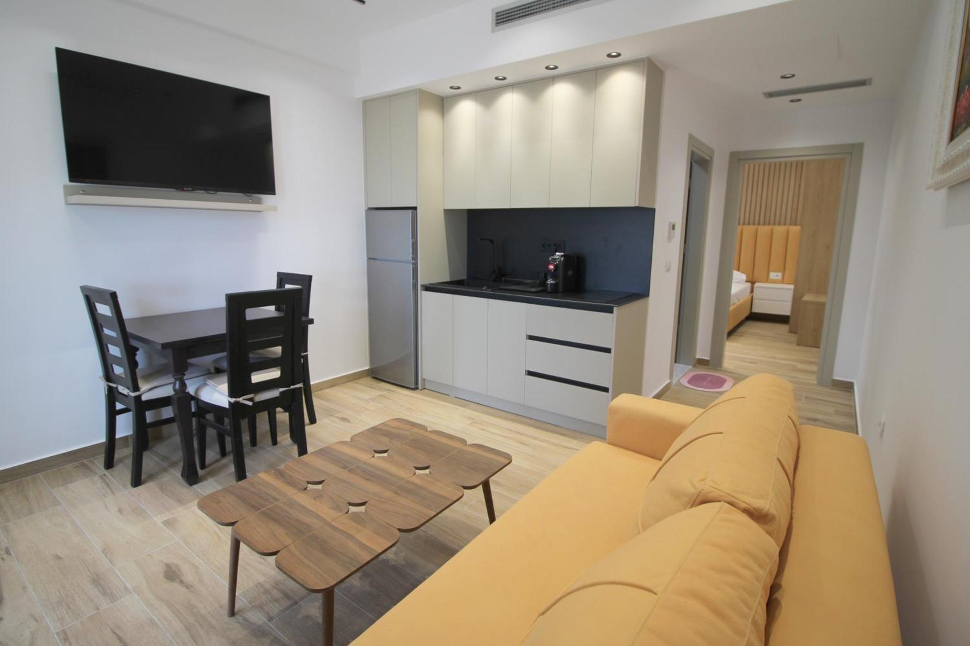 Alis Apartments Sarande Bagian luar foto
