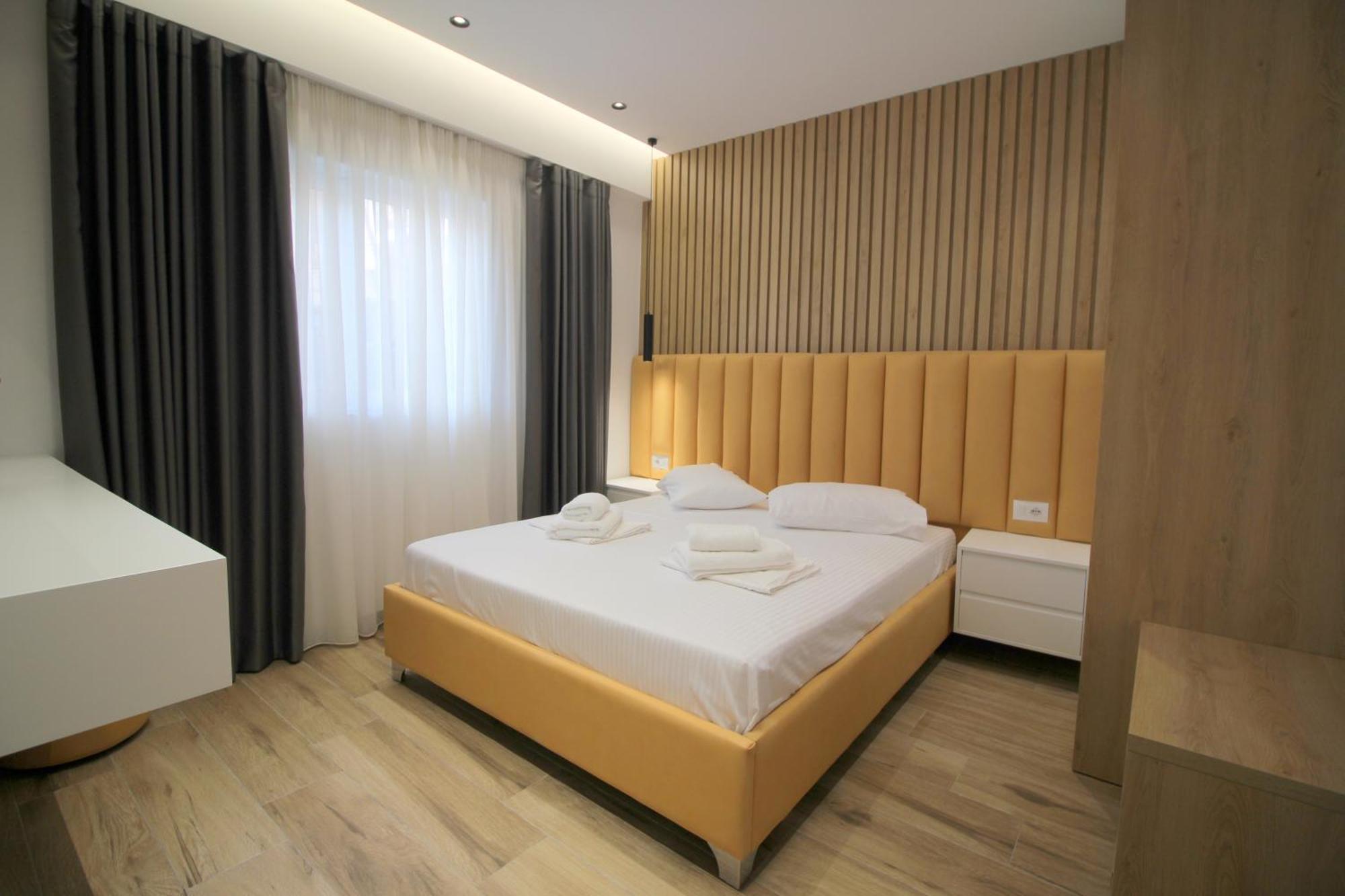 Alis Apartments Sarande Bagian luar foto