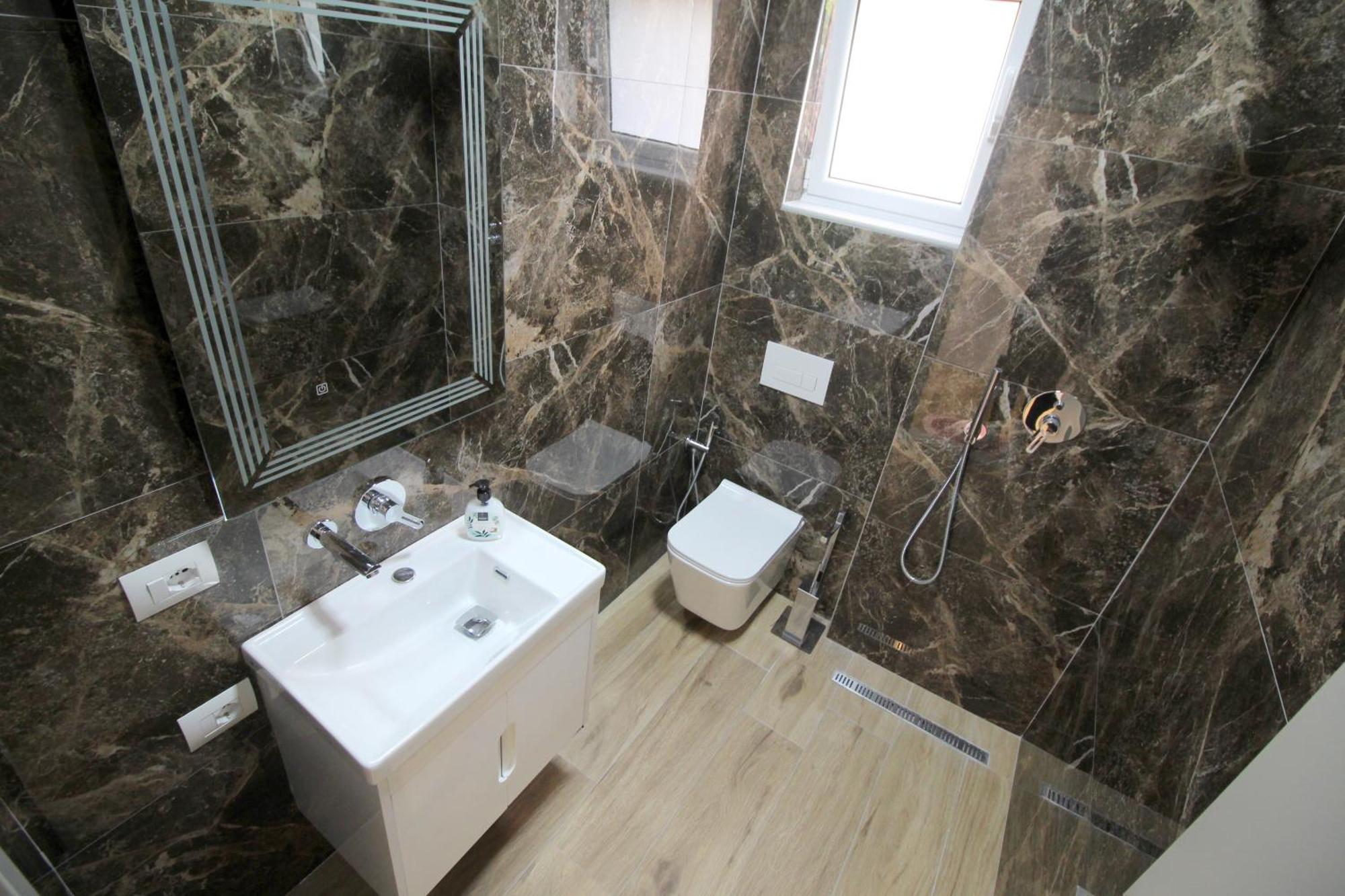 Alis Apartments Sarande Bagian luar foto